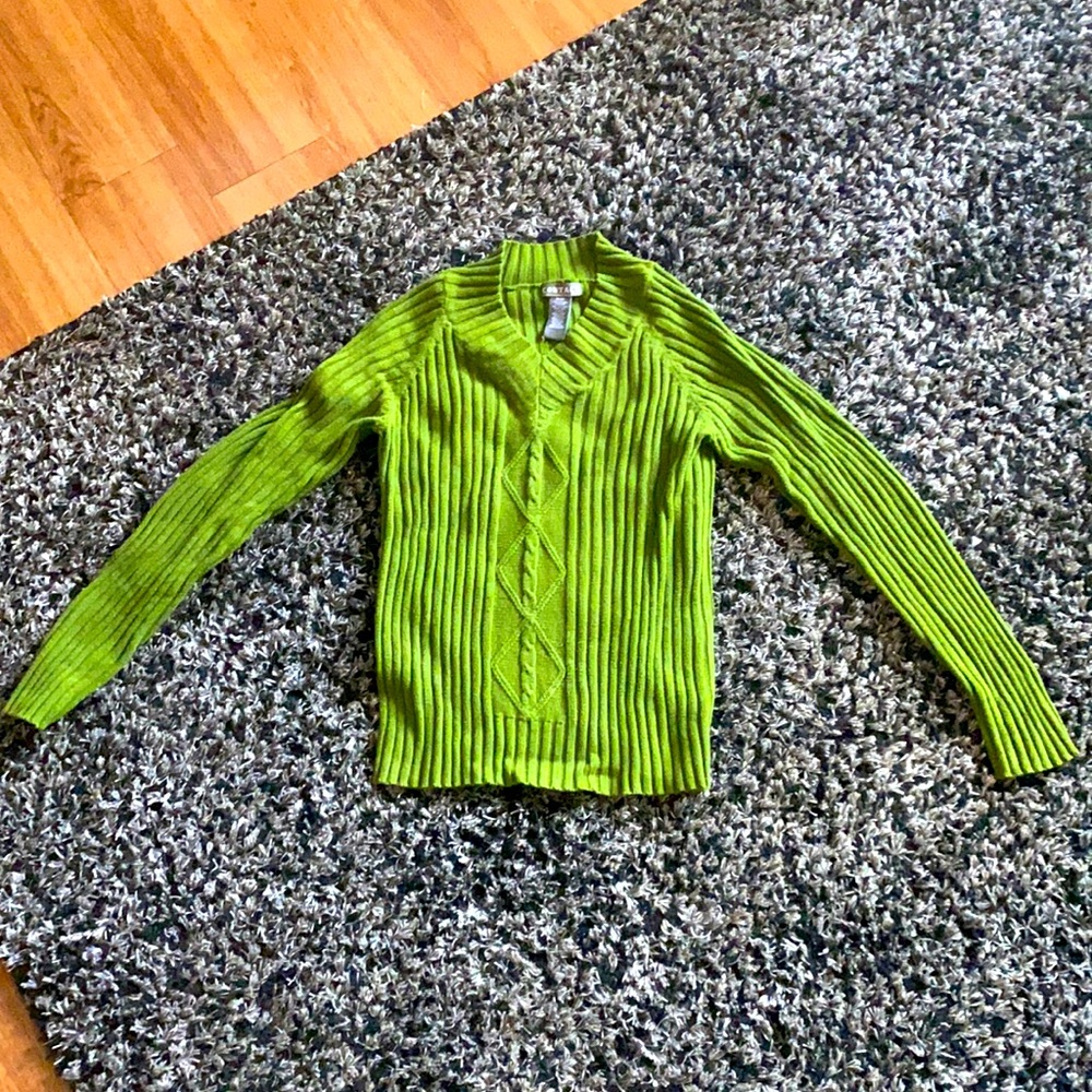 Jersey. Green. Long sleeve. Very comfortable